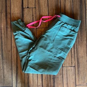 Figs Nepal - Skinny Jogger Scrub Pants in Dark Olive